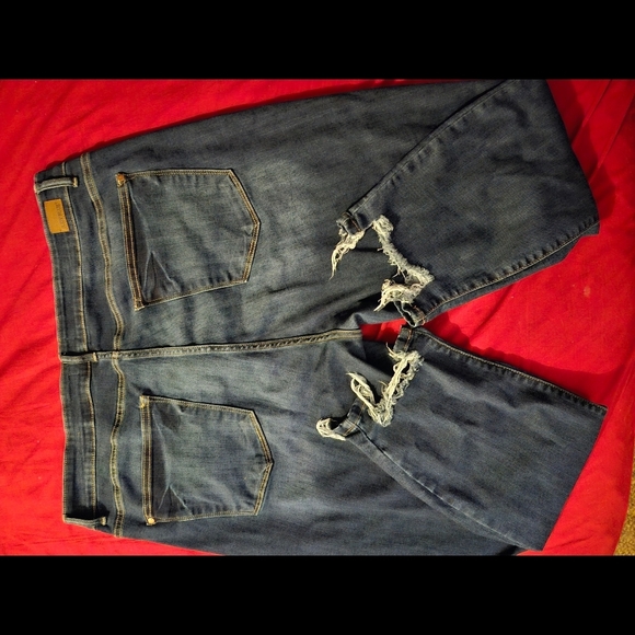 Judy Blue Distressed Indigo Boyfriend Jeans - Picture 5 of 6